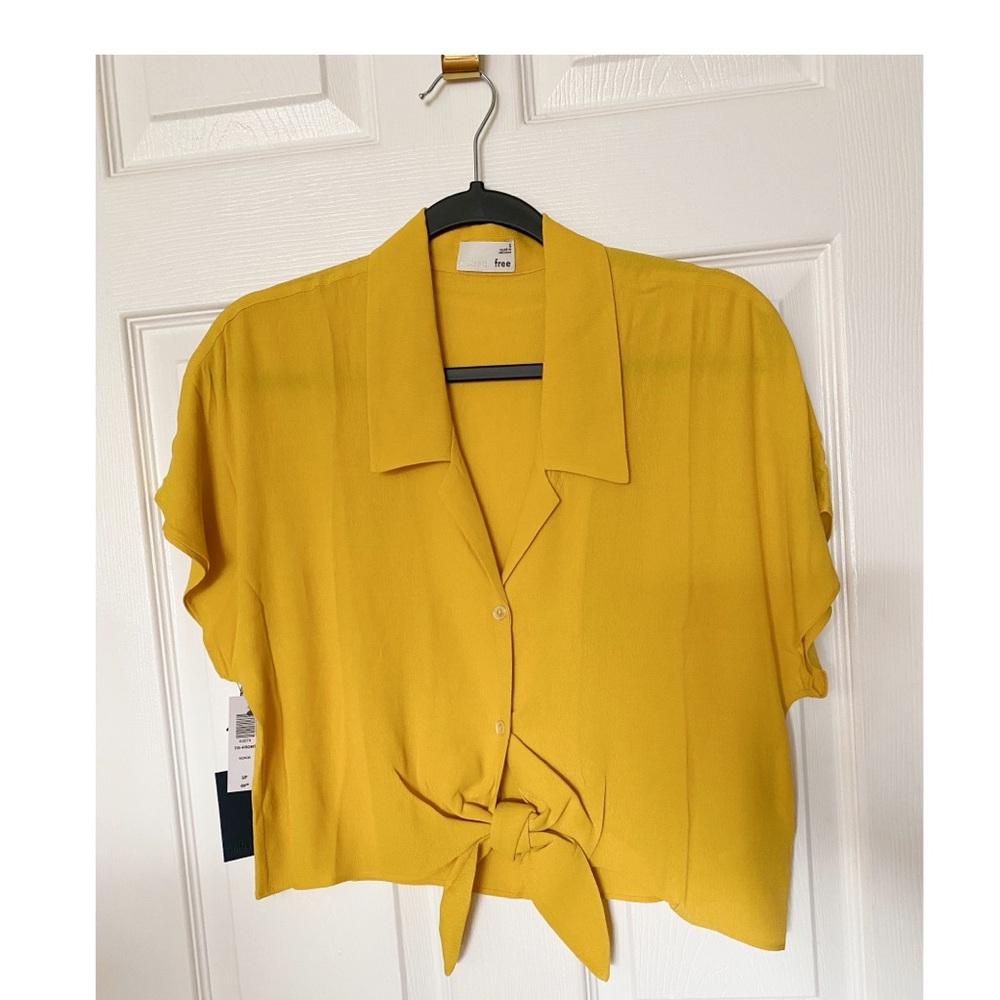 Aritzia 🍋 tie front flowy blouse Babaton Lemon yellow
